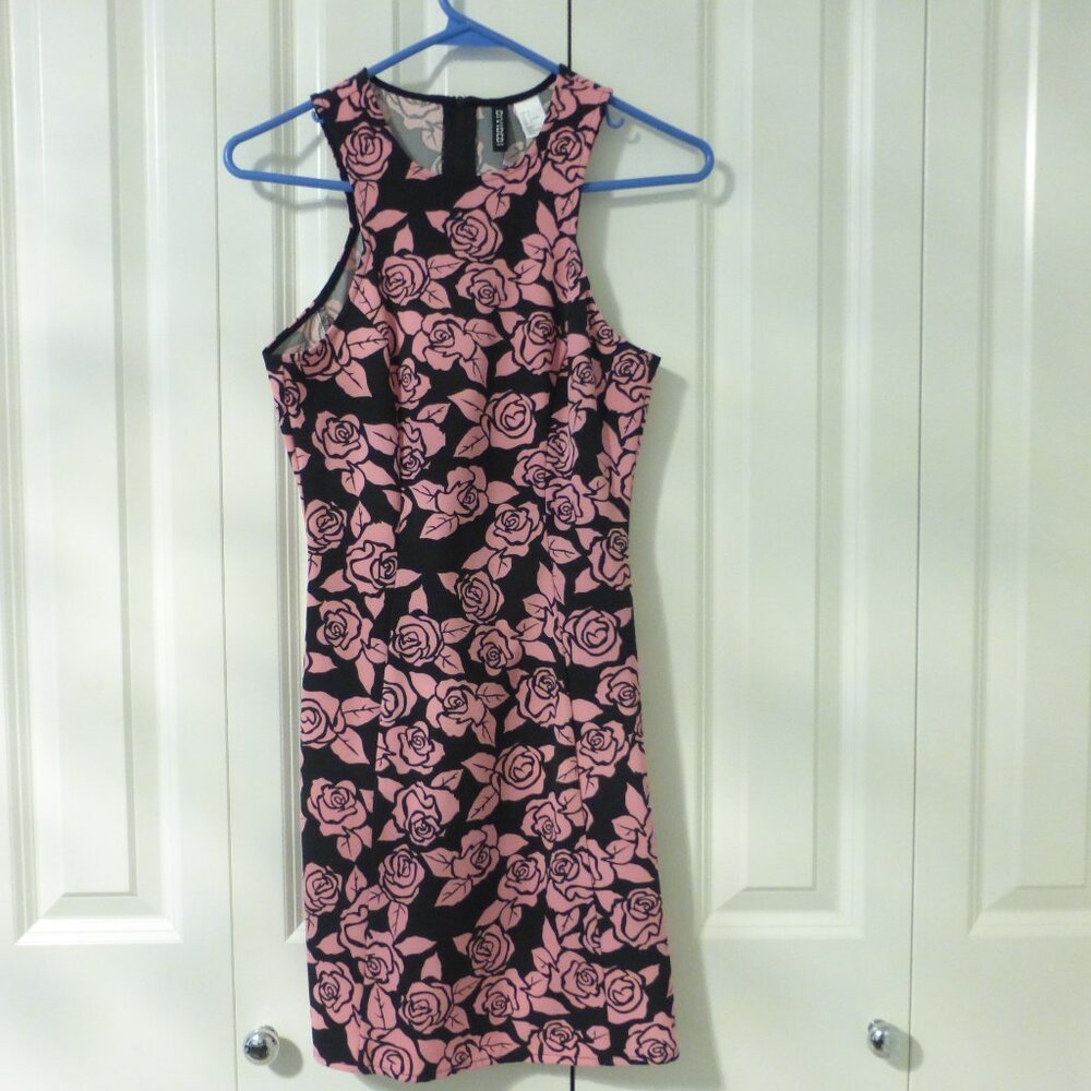 H&M Divided Pink and black rose print sleeveless form fitting dress